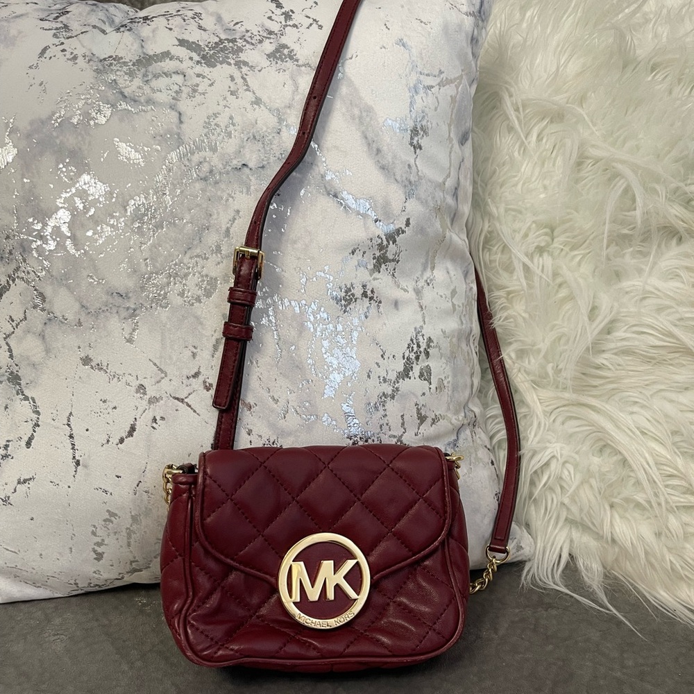 Small Burgundy Michael Kors Crossbody Purse❤️